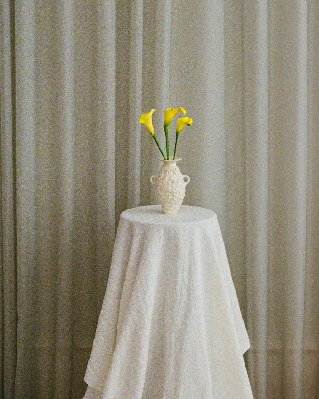 Merrow Linen Table Cloth / White
